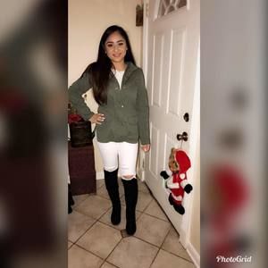 Meet your Posher, Jackiee'